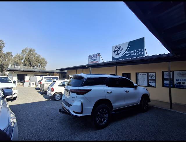 12M² BUSINESS TO LET IN HOWICK CENTRAL